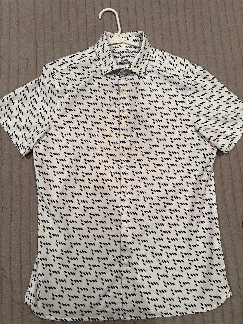 Perry Ellis White Short-Sleeve Button-Up Shirt with Navy Dot Pattern